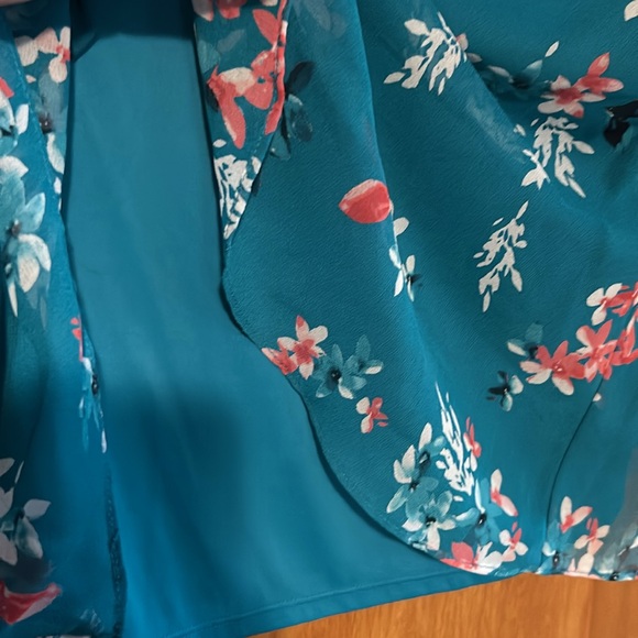 Lane Bryant 18/20 flutter sleeved blouse - Picture 4 of 4